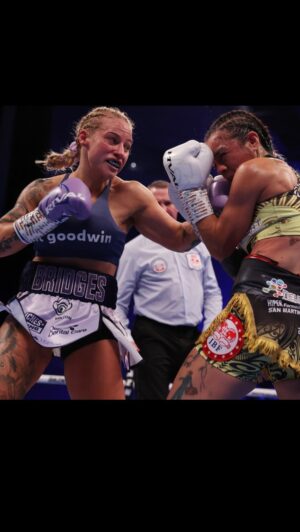 Ebanie Bridges Instagram - 💁🏼‍♀️💣 Blonde Bomber - IBF Bantamweight World Champion 🌎👑 that’s who 😏

Thanks for the Edit @boxingkingmedia 🙏🏼
#Boxing #BlondeBomber #WorldChampion #RomanBridges #Matchroom #FightHighlights