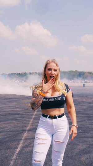 Ebanie Bridges Instagram - Drifts, tits and welded diffs 😝😝 we taking over with @forgedirishstout 🖤🤍🔥💨💨💨

#Drifting #Crewsade #ForgedIrishStout #Burnouts #GassedOnTrack #Cars