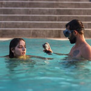 Ecem Çalhan Instagram - Havuz, deniz, yangin. Hepsinde variz🤘🏼