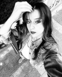 Ecem Çalhan Instagram - Emo nedir? Nasil olunur🤘🏼