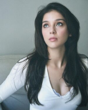 Ecem Çalhan Instagram - gunes yok
