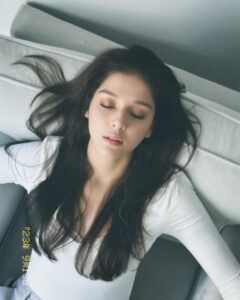 Ecem Çalhan Instagram - gunes yok