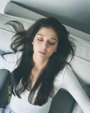 Ecem Çalhan Instagram - gunes yok