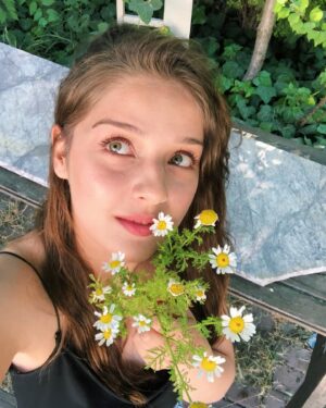 Ecem Çalhan Instagram - Cicek bahane, havalar sahane☀️