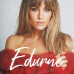 Edurne Instagram - 🧑🏼‍🎄🎄 Sorpresa 🎄🧑🏼‍🎄 Este viernes tendréis disponible “Dime Navidad” en todas las plataformas digitales y el próximo lunes se abrirá el pre-order para la edición limitada en vinilo de 7 pulgadas del EP de “Siempre es navidad junto a ti”/ “Dime navidad” en la web de @altafonte_spain Una edición física muy exclusiva que se podrá enviar a toda España y si eres de Madrid (o quieres venir) podrás tener acceso limitado a una firma de discos/evento navideño el próximo mes de Diciembre 🎄🎄🎄🎄