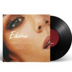 Edurne Instagram - 🧑🏼‍🎄🎄 Sorpresa 🎄🧑🏼‍🎄 Este viernes tendréis disponible “Dime Navidad” en todas las plataformas digitales y el próximo lunes se abrirá el pre-order para la edición limitada en vinilo de 7 pulgadas del EP de “Siempre es navidad junto a ti”/ “Dime navidad” en la web de @altafonte_spain Una edición física muy exclusiva que se podrá enviar a toda España y si eres de Madrid (o quieres venir) podrás tener acceso limitado a una firma de discos/evento navideño el próximo mes de Diciembre 🎄🎄🎄🎄