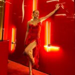 Ege Kökenli Instagram - Ama gerçekten 3 kuruş fazla olsun kırmızı olsun. Olmasın mı? 💃🏼💋 #reklam