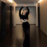 Ege Kökenli Instagram - Black dress, red lipstick and ready to go 💋 #reklam