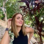 Eileen Abad Instagram - Bienvenido el hermoso verde de mi selva en este plano en mayo💚 Welcome the beautiful green of my jungle in this May plane . Bendito mayo mes dedicado a la Virgen y a las madres, mes de las flores y el trabajador(a) 🙌 Que la alegría de la primavera se refleje cada día en tu vida🌎 #naturallife #naturalstyle #sinfiltros