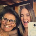 Eileen Abad Instagram - Mi madre, la que puede ocupar el lugar de todos, pero cuyo lugar nadie más puede ocupar, la estrella de la casa, la luz que nos guía, el amor que todo lo cura. 😍 Y es que como Diosito no puede estar en todas partes creo a las madres. Bendita seas madre Bella, te honro y te bendigo cada segundo de mi vida , no imaginas cuánto te amo. 😍 eres única y yo tuve la bendición de ser tu hija y la mejor Yeyita que Christopher pudo tener 😃🙏🏻 infinitas gracias señor 🙌 ✨Benditas sean todas las buenas madres que hacen de sus hijos grandes seres humanos ✨ "FELIZ DÍA MADRES 💐 FELIZ DÍA MAMÁ" 🌹