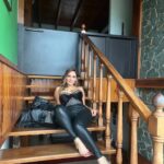 Eileen Abad Instagram - ✨Nada existe allá afuera sino tiene tu atención. Donde enfocas tu atención otorgas poder✨ Viernes, ready to go sin filtros ……….. I hug you 🌎