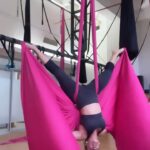 Eileen Abad Instagram - Inicio de semana ✨Butterfly vibe 🦋 En constante Change y Transformación 🙌 Buenos días ☕️🌎 Cuando no me da tiempo de to fly , my body travels virtual😜 Evolution Fly @evolutionenergy_ @mariadanielai instructor Mi partner de vuelo @orivas12