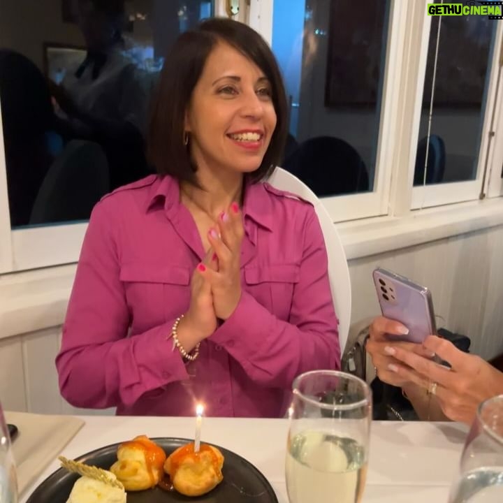 Eileen Abad Instagram - “Personas que se cruza en tu camino no por coincidencia sino porque son una bendición.” 🤩 como mis amigas de luz que las quiero como si las conociera de toda la vida. La pasamos genial celebrando el cumpleaños de mi queridísima Diana @dulcesdianura que siempre nos endulza las celebraciones con sus inigualables postres y con su mundial pavlova que no le gana ninguna 😍 y que en esta ocasión nos tocó endulzarle su cumple 😃 y deleitarle el paladar con la inigualable y exquisita gastronomía de Nuovo hajillo’s @hajillos ✨Momento especial con la luz de amigas que ilumina la vida✨😃 Pd: Gracias Neila por alegrar a la cumpleañera cantándole el cumpleaños en francés , eres un ☀️😃 #Celebración #Cumpleaños#nuovo #Hajillos #Special #Moments #Amistad #granvalor #thanks #dios