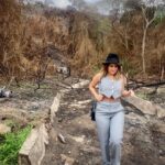 Eileen Abad Instagram - Accidentada pero feliz con mi mejor versión 😁@versionInteligente Ame este conjunto de pantalón a cuadros con mi mini chaleco demasiado espectacular de mi marca favorita de trajes a la medida. @versioninteligente