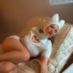 Ekaterina Kishchuk Instagram – 💋
📸 @scarlettcarlosclarke 
Set by @pennymillsstudio 
Make up @gracemariaellington 
Hair @b_dgram 
Stylist @morrrgss 
Nails @haylz.nails