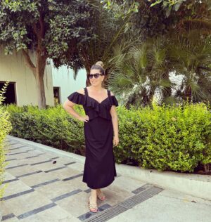 Ekaterina Skulkina Instagram - — Роза, как тебе нравится моё новое платье?
— Извини, Сара, я спешу, мне сейчас не до скандалов!
😁😁😁
Dress by @lvstils is always beautiful🌟