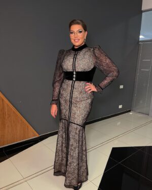 Ekaterina Skulkina Instagram - Наверное нет в нашей стране человека, который бы не знал Андрея Малахова☺️ @malakhov007 
Помимо того, что он очаровательный, весёлый и умный мужчина, он ещё и невероятный профессионал высокого уровня! Работать с ним - одно удовольствие!🤩

А когда рядом ещё и харизматичнейший Самир @samir_azaryan , то точно будет что-то с чем-то🤩🤩🤩 

Естественно, что @itabriz всегда рядом, но в этот день на расстоянии телефонного звонка 🥰

Спасибо девочкам, которые уговорили меня на такой новый образ🌟😘
Make up by моя южная принцесса @marchenko_olesya ❤️‍🔥
Hairstyle by @ami__omg 🤩
