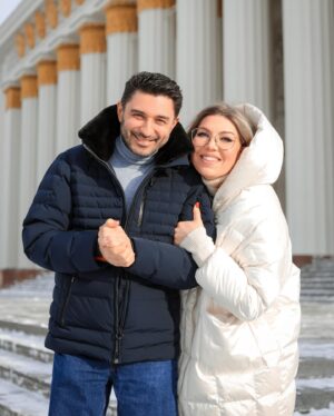 Ekaterina Skulkina Instagram - Премьерим на выставке «Россия». Впервые на главной уличной сцене. С Екатериной Скулкиной. От холода спасают только солнце и наши улыбки.

#ИмперияМузыки celebrity management #ЕкатеринаСкулкина #лучшиеведущие