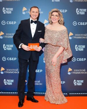 Ekaterina Skulkina Instagram - #ЗолотойГраммофон #РусскоеРадио 
Ведущие 27 церемонии Екатерина Скулкина и Вадим Галыгин.

#ИмперияМузыки celebrity management #ЕкатеринаСкулкина #Скулкина