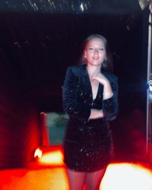 Elçin Afacan Instagram - Red & Black•❤️‍🔥
#InStyle200
@instyleturkiye 
Styling : @iskitogluferda sana kocaman bir kalp be kadın❤️‍🔥