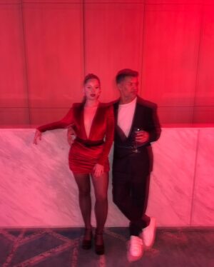 Elçin Afacan Instagram - Günaydın❤️‍🔥 •
Dress: @cihan.nacar 
Make-up: @deniz.beyazgul1 
Saç: @haticealegozz •
Hepsinin eli ayrı güzeldir ben söyleyeyim 🤭🥳💕