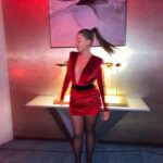 Elçin Afacan Instagram - Günaydın❤️‍🔥 • Dress: @cihan.nacar Make-up: @deniz.beyazgul1 Saç: @haticealegozz • Hepsinin eli ayrı güzeldir ben söyleyeyim 🤭🥳💕
