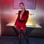 Elçin Afacan Instagram - Günaydın❤️‍🔥 • Dress: @cihan.nacar Make-up: @deniz.beyazgul1 Saç: @haticealegozz • Hepsinin eli ayrı güzeldir ben söyleyeyim 🤭🥳💕