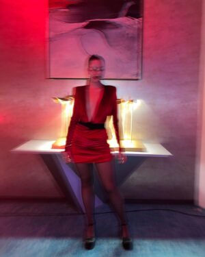 Elçin Afacan Instagram - Günaydın❤️‍🔥 •
Dress: @cihan.nacar 
Make-up: @deniz.beyazgul1 
Saç: @haticealegozz •
Hepsinin eli ayrı güzeldir ben söyleyeyim 🤭🥳💕