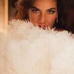 Ela Velden Instagram - El amor es solo una herramienta para conseguir lo que quieres. #sendaprohibida streaming el 23 de junio, solo en @vix #nora