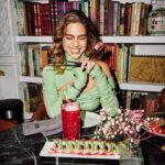 Ela Velden Instagram - Sigo sin creer lo hermosa que es esta portada, muchas gracias @cosmopolitanmx Directora editorial: @consalcocer Fotos: @dan_crosby2 Styling: @rodrigoaalcantara Asistente de moda: @meleliass Makeup: @arielpeimbert x @diorbeauty Pelo: @ernestovargas_hair Locación: @azia_mx @fiid_mx Entrevista: @joalferez Pr: @estachava