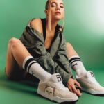 Ela Velden Instagram - A través de movimientos que desprenden poder, @elaveden nos entrega retratos llenos de energía. Una edición que refleja libertad, junto a un estilo experimental que se complementa con prendas de la marca @pumamexico, donde la actitud lo es todo. 💥 Créditos: Director Editorial: @gerardangulo Fotografía: @carlos_ruizc Realización: @sergio.valenzuelach Maquillaje: @juanperaltamakeup Peinado: @ernestovargas_hair Asistente de moda: @michortizand Asistente de fotografía: @ivanovich_as Producción: @afra.cuellar PR: @aquilesrdp / @getagencia