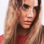 Ela Velden Instagram - Ela Velden se representa a sí misma por medio de las artes, una mujer que deja atrás cualquier estereotipo para expresarse en completa libertad tanto en su carrera como en su vida personal. De la mano de MAC Cosmetics la protagonista de Senda Prohibida nos cuenta en exclusiva el recorrido que ha tenido para encontrarse con su mejor versión. . MAC Cosmetics X L’Beauté . Fotografía: @ferpineapple.jpg Realización y entrevista: @begoarce Coordinación: @anasoberon Estilismo: @andreamdz Maquillaje: @karlyvega77 para MAC Cosmetics @maccosmetics_mex Pelo: @ernestovargas_hair Social Media: @_geminifairy Pr: @aquilesrdp @getagencia