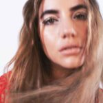 Ela Velden Instagram - Ela Velden se representa a sí misma por medio de las artes, una mujer que deja atrás cualquier estereotipo para expresarse en completa libertad tanto en su carrera como en su vida personal. De la mano de MAC Cosmetics la protagonista de Senda Prohibida nos cuenta en exclusiva el recorrido que ha tenido para encontrarse con su mejor versión. . MAC Cosmetics X L’Beauté . Fotografía: @ferpineapple.jpg Realización y entrevista: @begoarce Coordinación: @anasoberon Estilismo: @andreamdz Maquillaje: @karlyvega77 para MAC Cosmetics @maccosmetics_mex Pelo: @ernestovargas_hair Social Media: @_geminifairy Pr: @aquilesrdp @getagencia