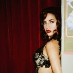 Ela Velden Instagram - ¿Entre el amor y la ambición, quién gana? #Nora #SendaProhibida próximamente en @vix @raulmijomendez @josemanuelrincon_