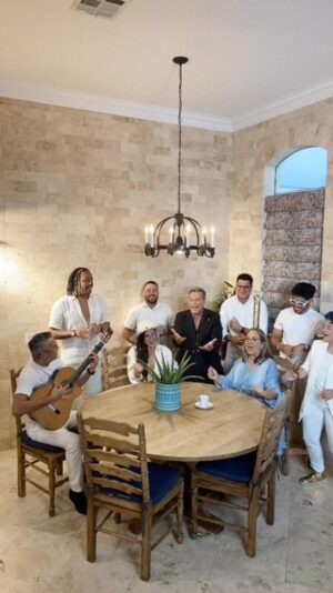 Elba Escobar Instagram - Hermoso día, con gente adorable y música @jclucesoficial @royvegatrumpet @natiroman 
@carlospalacci
@leonardmusica
@adriancorredor
@pepeledrums
@martimbal