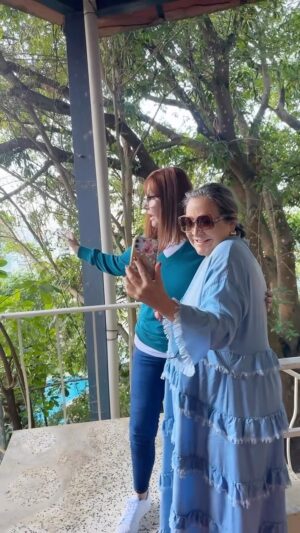 Elba Escobar Instagram - Amistad una palabra que abarca tanto 💜✨✨✨

#Dramaticas 🎬🎥✨✨✨

Nos sentimos felices de estar juntas en este maravilloso proyecto 💜

#hildaabrahamz #ElbaEscobar