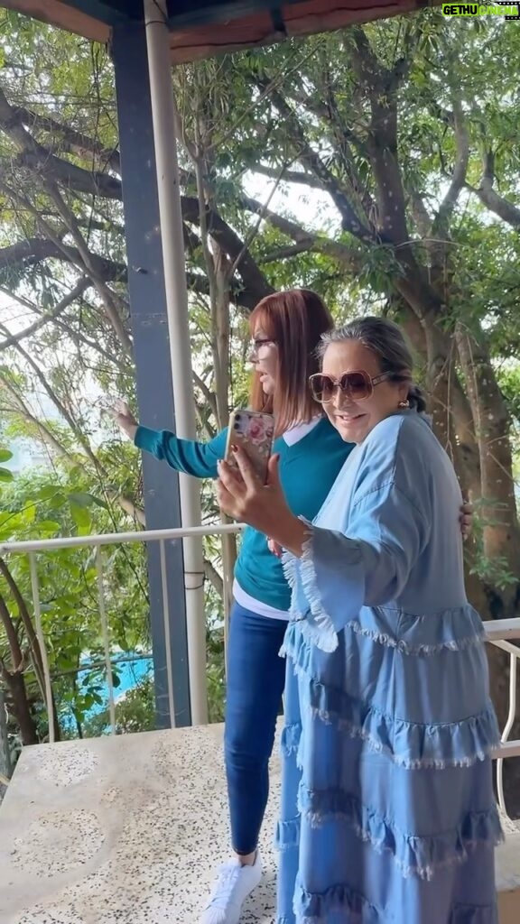 Elba Escobar Instagram - Amistad una palabra que abarca tanto 💜✨✨✨ #Dramaticas 🎬🎥✨✨✨ Nos sentimos felices de estar juntas en este maravilloso proyecto 💜 #hildaabrahamz #ElbaEscobar