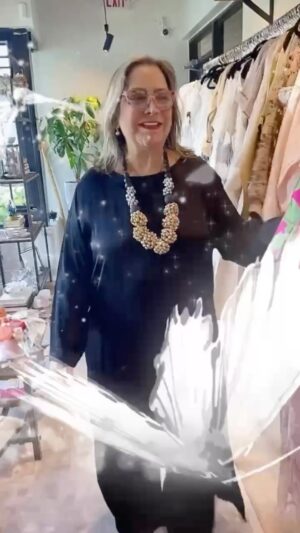Elba Escobar Instagram - Si quieres lucir elegante y cómoda sigue el consejo de la señora @elbaescobar actriz, madre y ahora abuela…
Para sus eventos importantes solo se viste de
@amysclosetshowroom