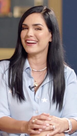 Elba Escobar Instagram - Tenemos nuevo episodio de #RostrosDeUnPaís, y en esta oportunidad nuestra querida @elbaescobar conversa con la gran actriz @ortizscarlet sobre su vida, su carrera y cómo sus personajes han cambiado su vida 📺

ROSTROS DE UN PAÍS 
Episodio nuevo cada sábado 
8:00pm por nuestro canal de #YouTube

#TalentoHispanomedios #ProducciónHispanomedios #ElbaEscobar #ScarletOrtiz #Venezuela