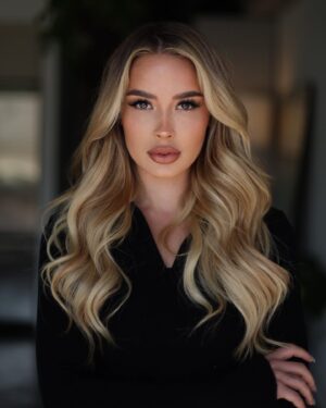 Elena Kamperi Instagram - New headshots🖤