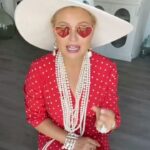 Elena Lenina Instagram - О женщинах в бизнесе листайте галерею отрывков видео здесь, но подробно весь эфирчик номер 15 смотрите на youtube-канале «Лена Ленина»! Подпишитесь на него и нажмите там на колокольчик, чтобы не пропускать новинки! #леналенина #предпринимательница #эфирчик #психология #советыпобизнесу #страшныеистории