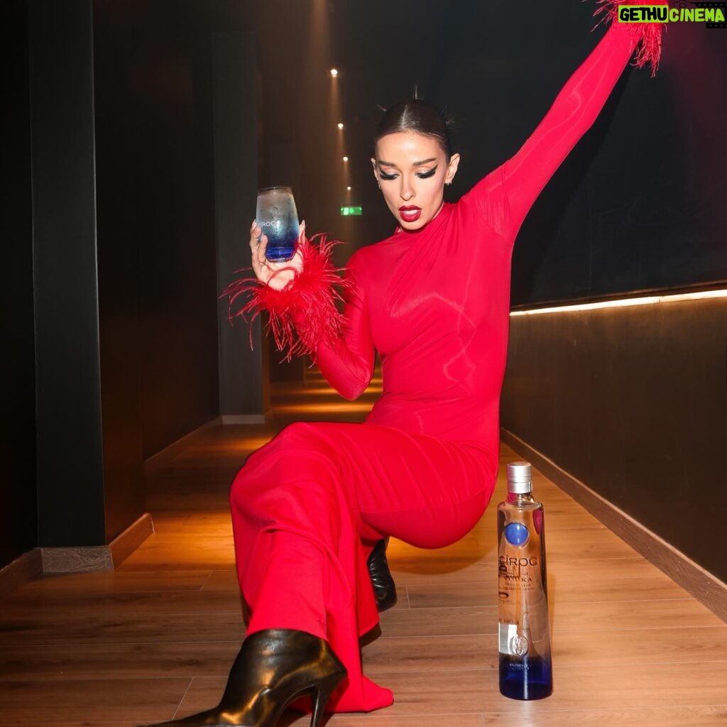 Eleni Foureira Instagram - Cheers to love. Let’s make our moments unforgettable with @cirocvodka ❤️