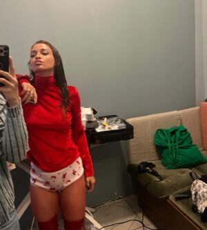 Eleni Foureira Instagram - Who needs a hug 🤗