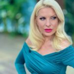 Eleni Menegaki Instagram - Όταν το πράσινο φόρεμα μου … γίνεται μπλε !#eleni Φόρεμα #accessfashiongr @megatvcom