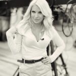 Eleni Menegaki Instagram - Όταν η φωτογραφία είναι ασπρόμαυρη τι προσέχετε περισσότερο ?# eleni Μπλούζα #accessfashiongr Φούστα #tensionein #londouinternational Σκουλαρίκια #Ammlove #elenioutfit #styleoftheday #tomegatokalo
