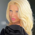 Eleni Menegaki Instagram - Pretty in black! #eleni Κάντε like στην φωτογραφία μου, Follow @accessfashiongr Και 2 τυχερές θα κερδίσετε από μία δωροεπιταγή αξίας 200€! Καλή επιτυχία!