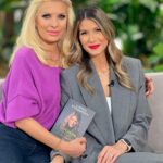 Eleni Menegaki Instagram - «Τα χρώματα που εσείς μου μάθατε» το βιβλίο της Άννας Κανδαράκη από τις εκδόσεις Ψυχογιός. Κάντε like και 10 από εσάς θα το αποκτήσετε! Καλή επιτυχία! #eleni