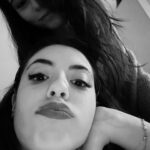 Eleonora Gaggero Instagram - sei stata l’unica ragazza che mi ha accolta e voluta bene per quello che ero, senza mai giudicarmi nemmeno un volta. Se avevo fatto una cavolata mi abbracciavi davanti ad uno spritz e mi dicevi che sarebbe andato tutto bene. Ne abbiamo combinate tante insieme, venivi a scuola con i tuoi tacchi a spillo e la tua pochette con dentro un foglio di carta ed una penna, perché tanto di francese non ci abbiamo mai capito nulla. Non ti sarò mai grata abbastanza per tutto quello che hai fatto per me, mi piange il cuore il pensiero che io non sia riuscita a fare altrettanto. Mi hai dato un posto dove dormire quando ne avevo bisogno e una spalla su cui piangere. Ti prometto che non ti dimenticherò mai. Ciao piccola Giada