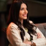 Elham Ali Instagram - #كواليس 🎬 مسلسل #سندس2 😁❤️ شخبار المسلسل معكم؟ ترا بقرا كل تعليقاتكم 🤓🫶🏼 يعرض من الأحد للخميس على قناة @mbc1 والحلقات متواجدة في منصة عمو #شاهد @shahid.vod #الهام_علي