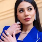 Elham Ali Instagram - الرُّوح التي فيها شيءٌ من روحِك تعرفُ كيفَ تخاطبكَ بِلا كلمات💙 @kld_sqr Styled by @ziadalsaleh Suit from @liliblancofficial Diamond 💎 @damasjewellery Assistant @hana_m_abdullah Photographer @mohannad_am Thanks to @abdulrahmanamjad #الهام_علي #خالد_صقر #تشيلو #cello